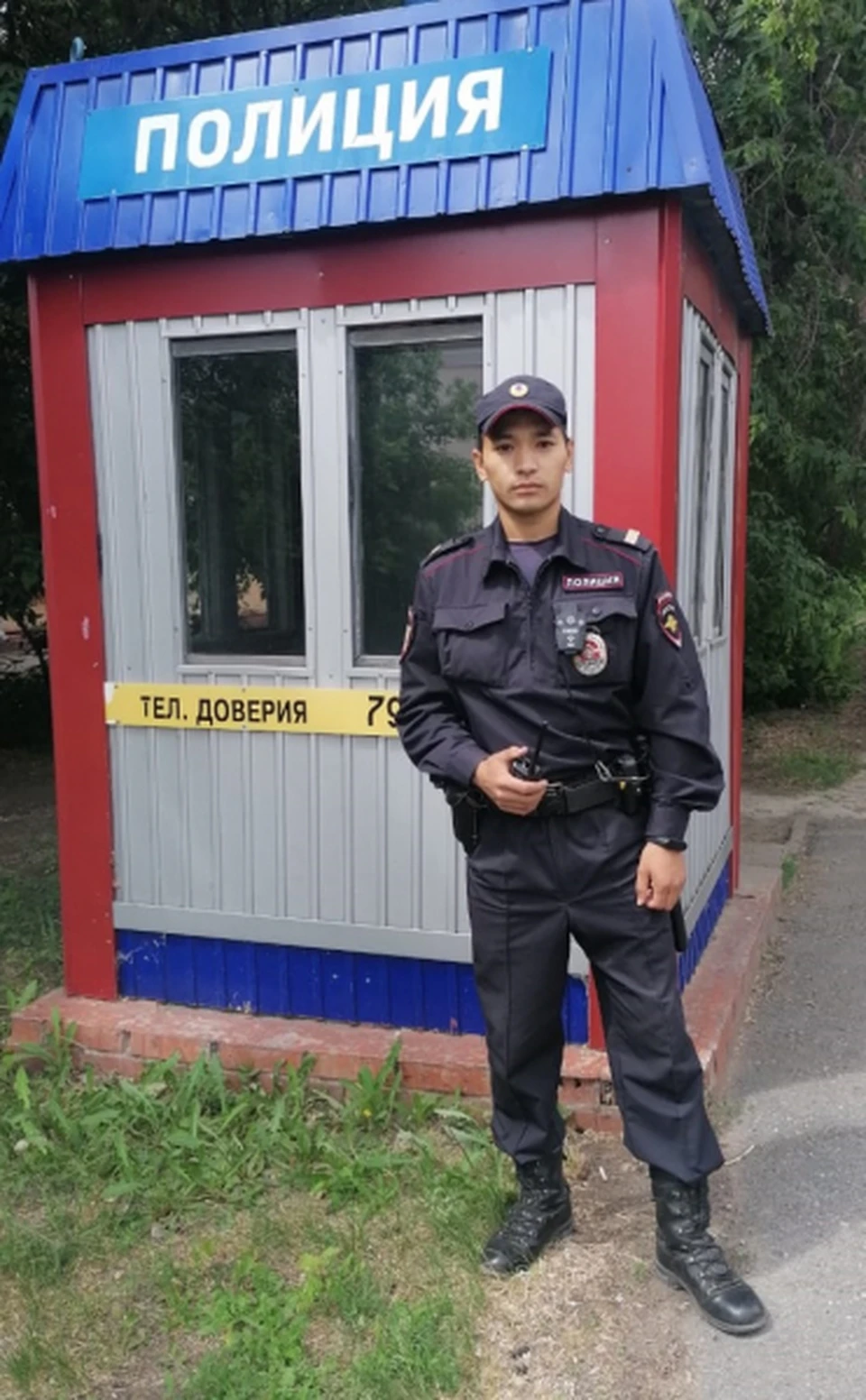 Жаксалык Сабитов не растерялся, догнал и задержал грабителя. Фото: УМВД России по Омской области