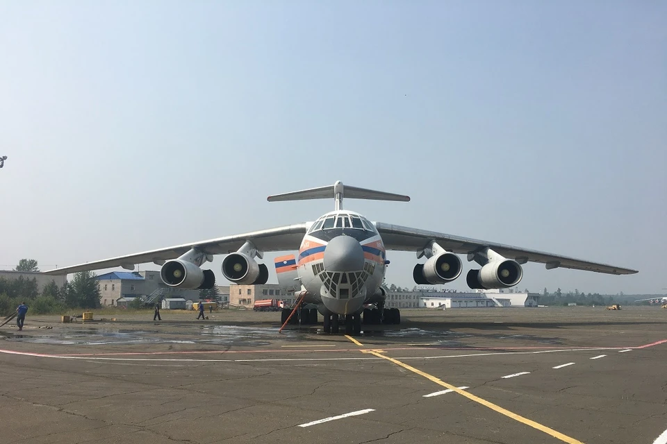 Самолет Ил-76 МЧС России прилетел в Иркутскую область для тушения крупного лесного пожара