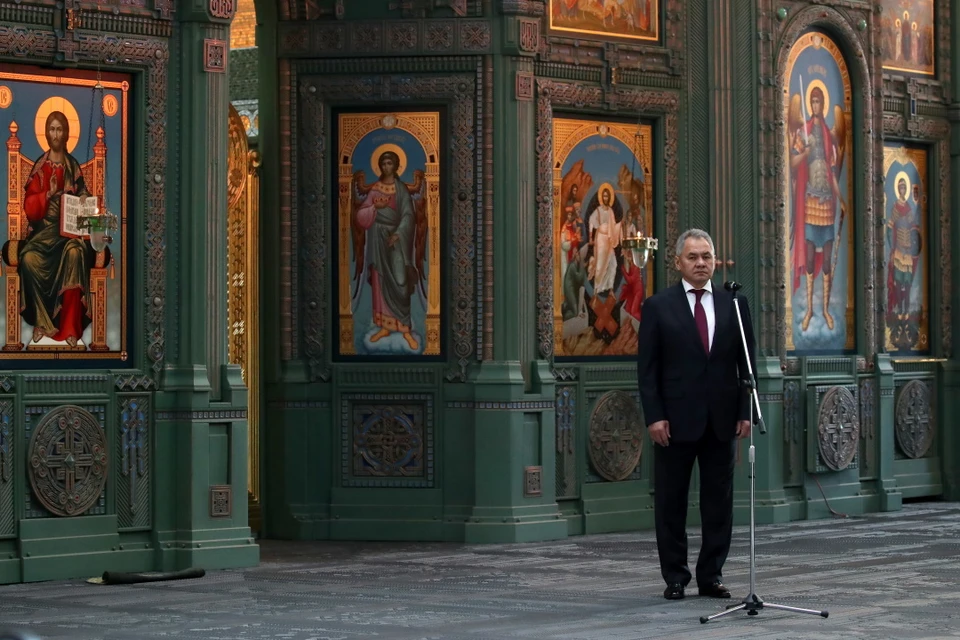 Министр напомнил, что храм построен на народные средства. Фото: Вячеслав Прокофьев/ТАСС
