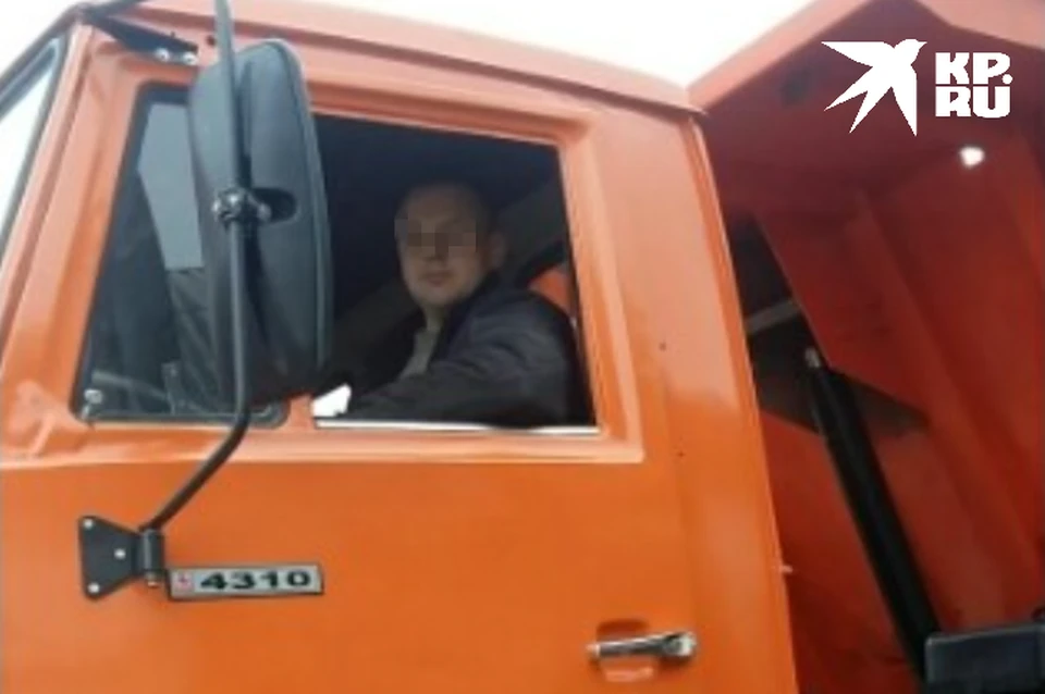 Почему мужчина не сообщал родственникам о своем переезде, выясняют правоохранители.