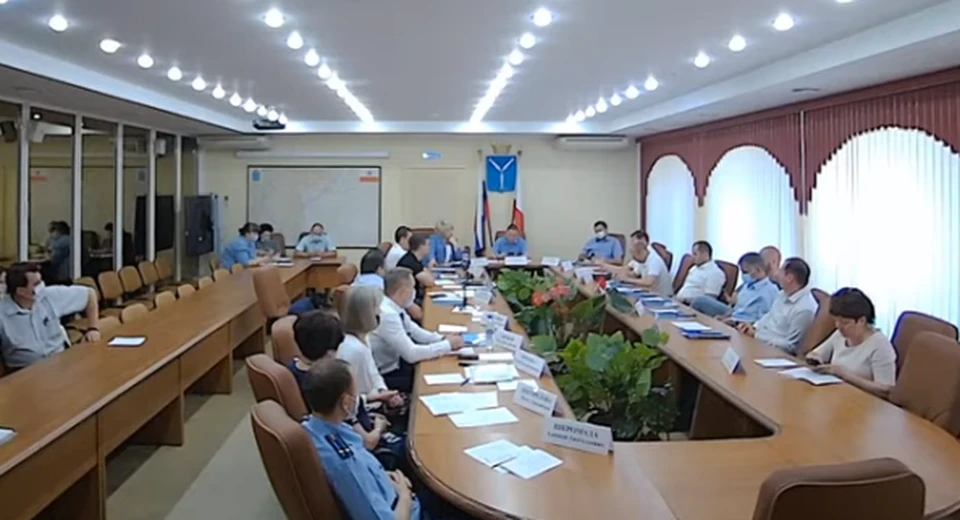 Идет заседание комитета саратовской облдумы