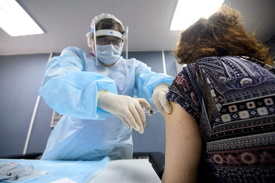 Почему россияне больше боятся прививок от ковида, чем самой заразы