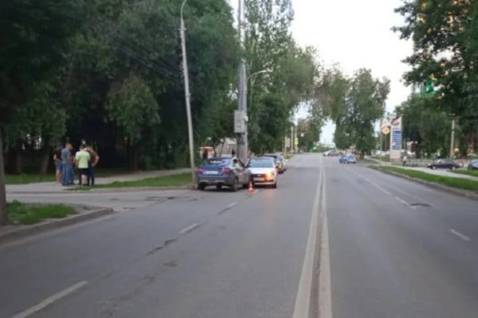 Синяя и белая Весты столкнулись лоб в лоб на Владимирской Фото: ГУ МВД по Самарской области