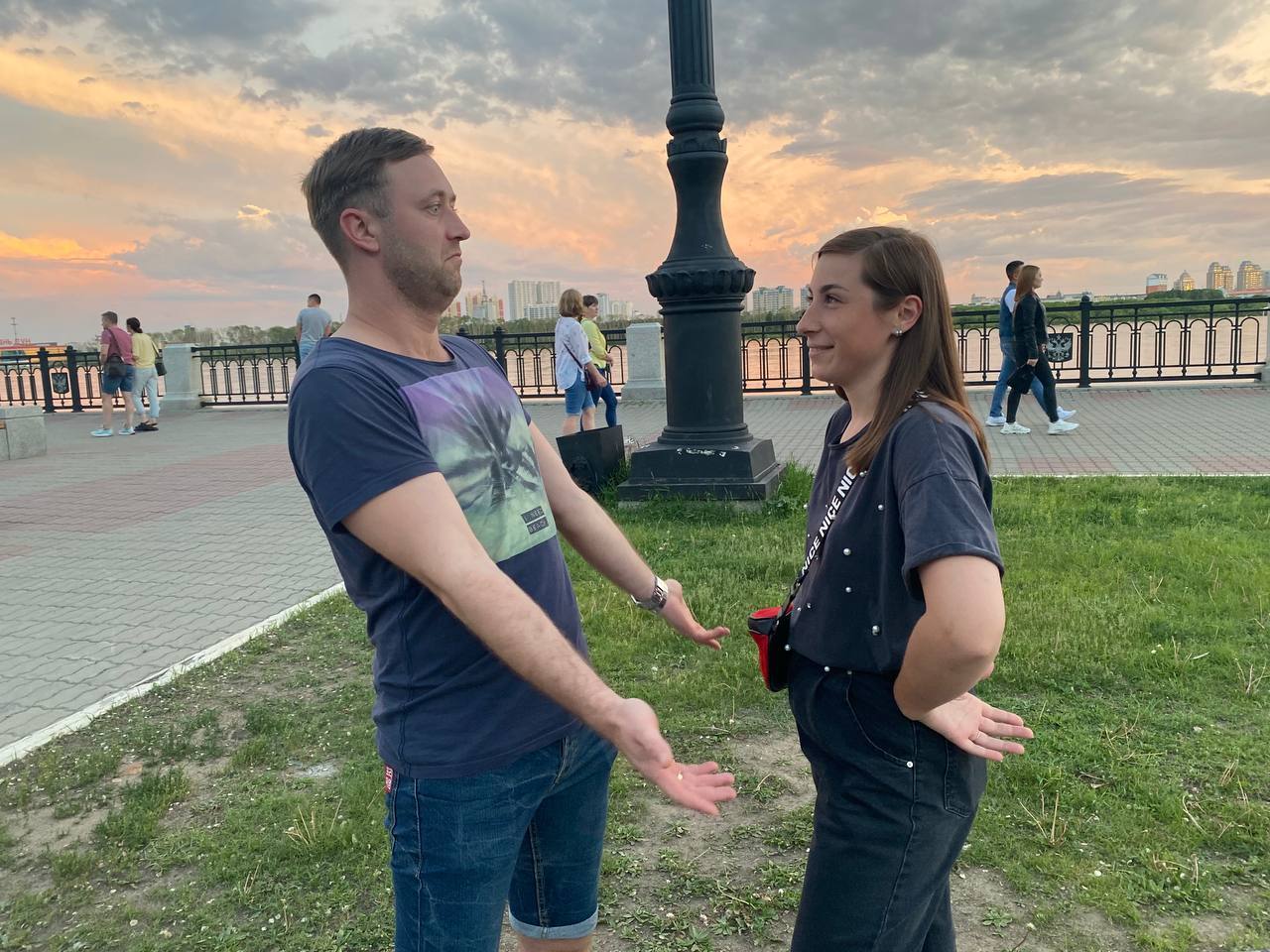 Многие взрослые люди видят в общении молодежи нечто страшное и опасное.