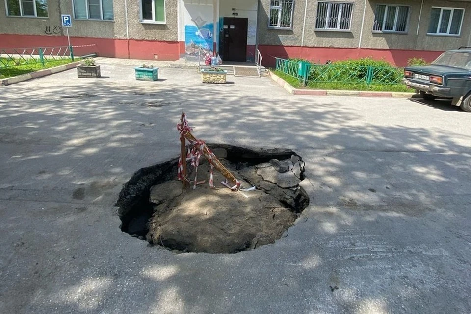 Во дворе дома на улице Саввы Кожевникова залатали опасную яму. Фото: Кристина Разгоняева