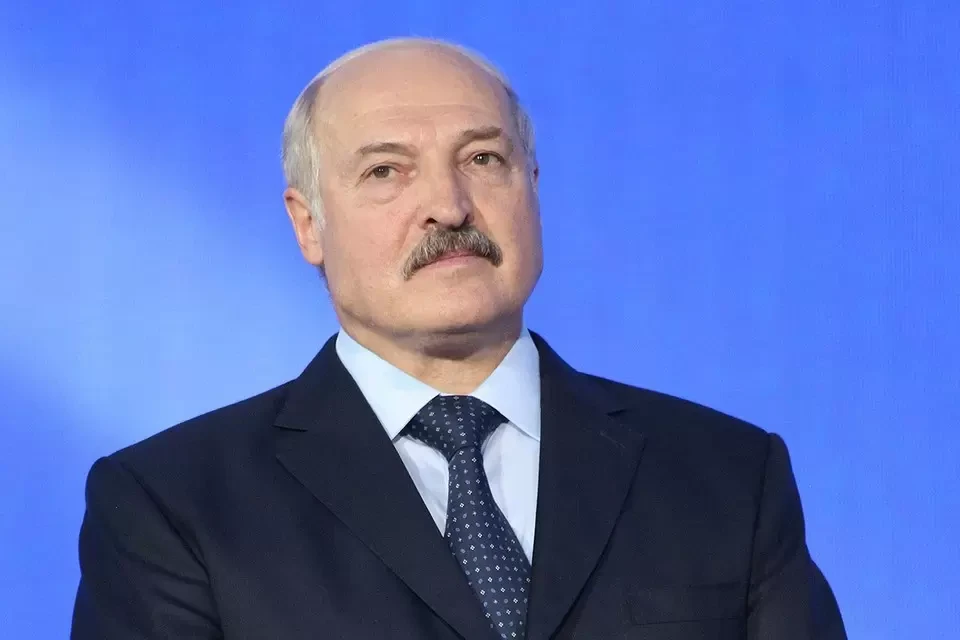 Лукашенко заявил о планах подвести белорусскую вакцину к будущему штамму коронавируса