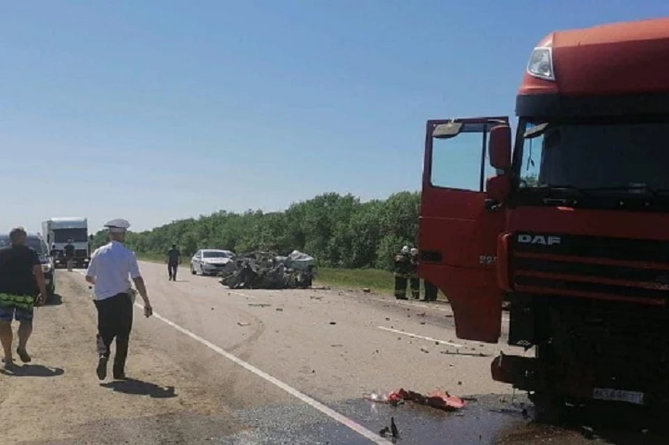 Авария унесла жизни трех человек, еще двое в реанимации.