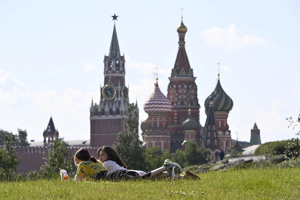 Аномальная жара в Москве идет уже несколько дней и, по прогнозам, продлится до конца недели — 21-27 июня 2021.