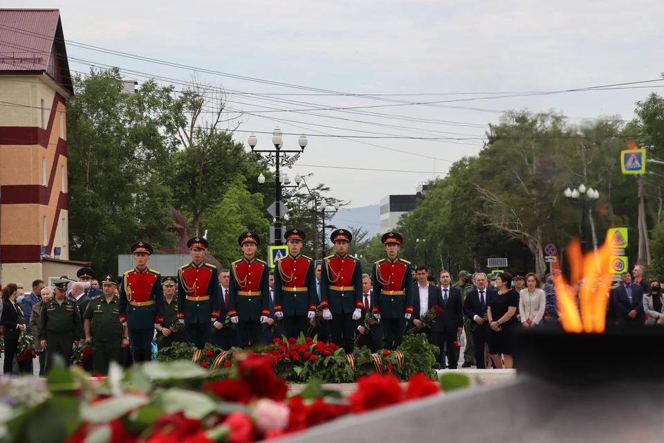 На площади Славы 22 июня состоялось возложение цветов к Вечному огню