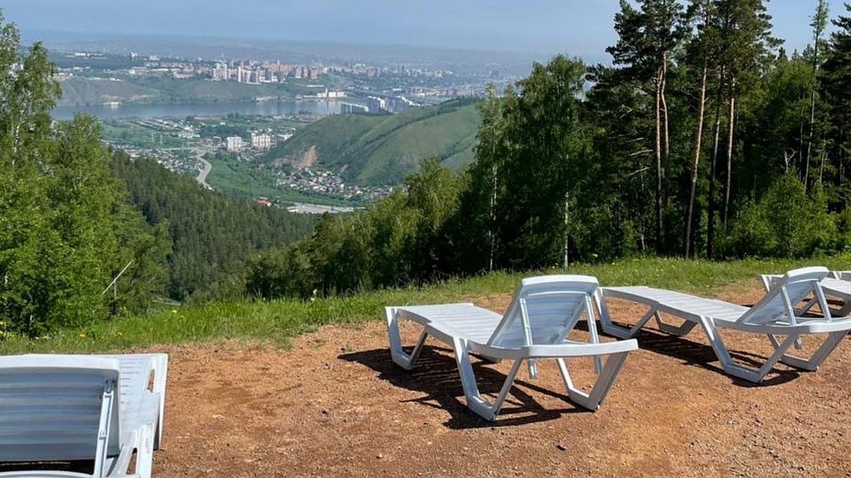 Вид на город с высоты птичьего полета: в Красноярске появилась видовка с  шезлонгами - KP.RU