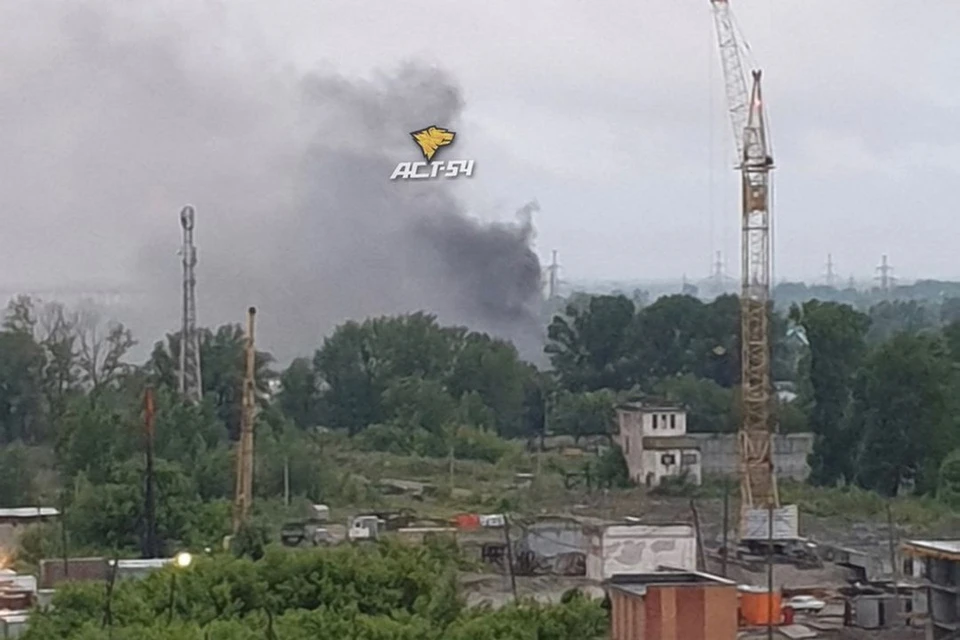 В Новосибирске, вечером 22 июня, в Затоне загорелся частный дом. Фото: "АСТ-54"