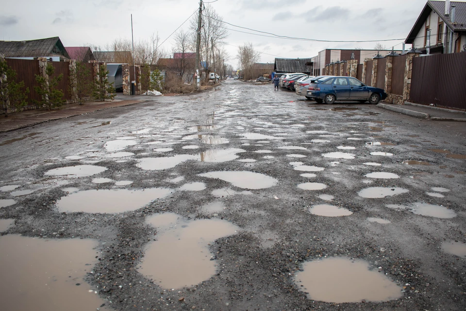 Дороги на ул. Пушкинской выглядят, как будто выдержали бомбежку