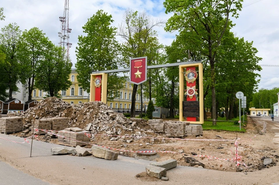 В Смоленске благоустройство сквера имени Клименко выполнено на 50 процентов. Фото: администрация Смоленской области.