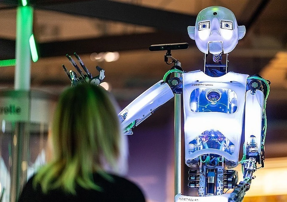 Эксперт рассказал, каких специалистов можно заменить роботами и искусственным интеллектом