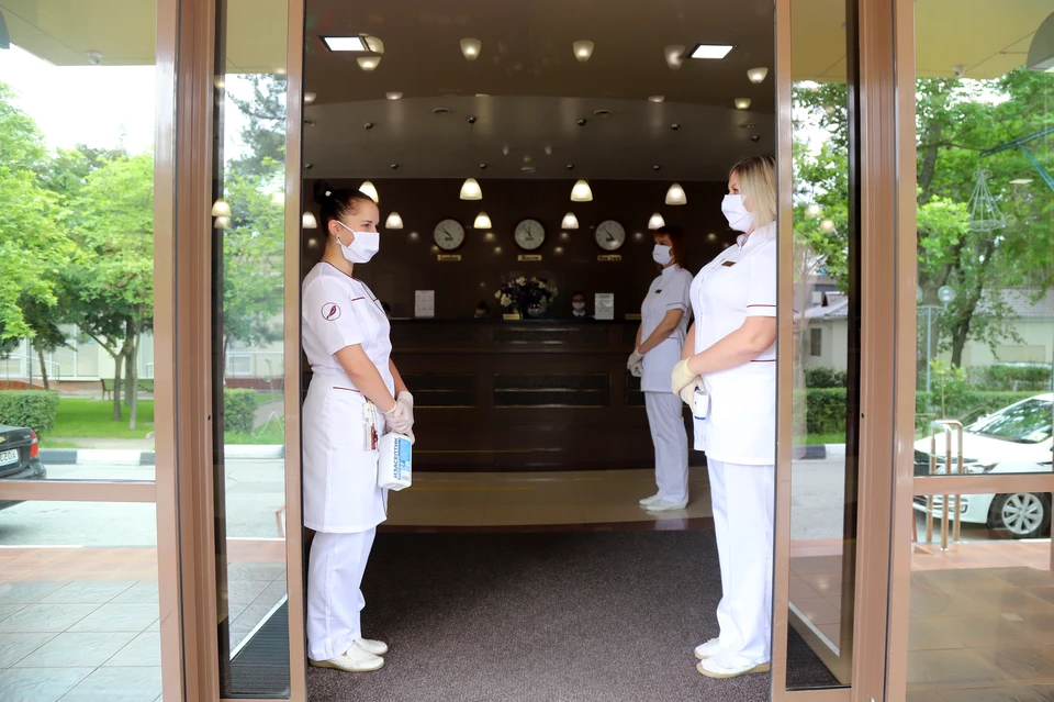 В гостиницах Краснодарского края туристов ждут не только с масками и санитайзерами, но и с сертификатами о вакцинации