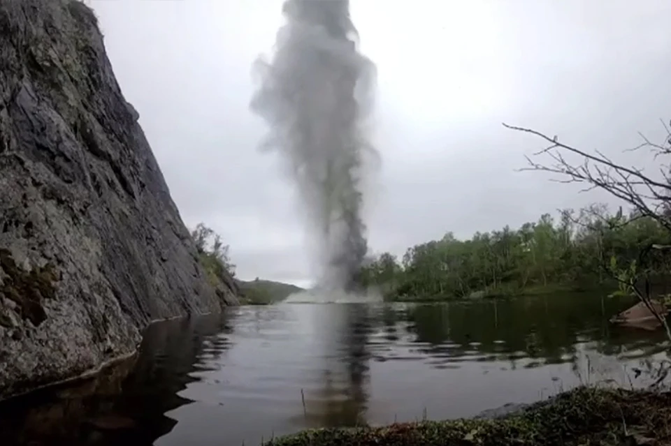 Военные опубликовали видео, как происходил подрыв снарядов. Фото: Скриншот видео