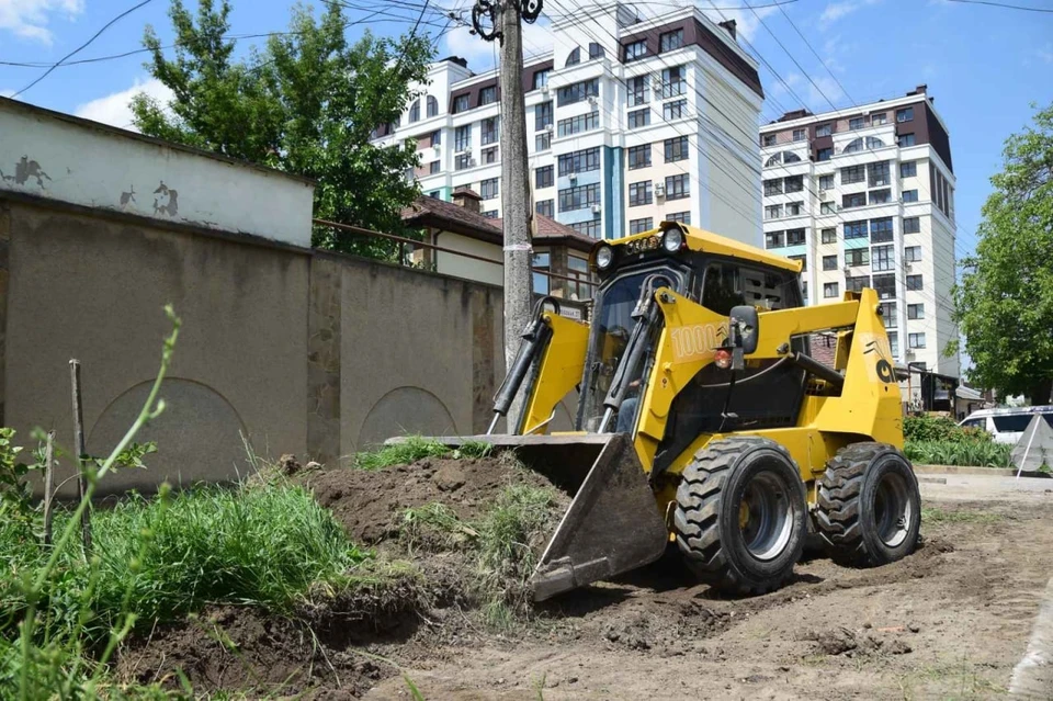 На месте уже работает спецтехника. Фото: пресс-служба администрации Симферополя.