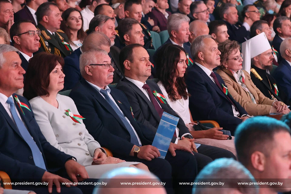 Лукашенко рассказал присутствующим о выявленных "отрядах самообороны". Фото: пресс-служба президента