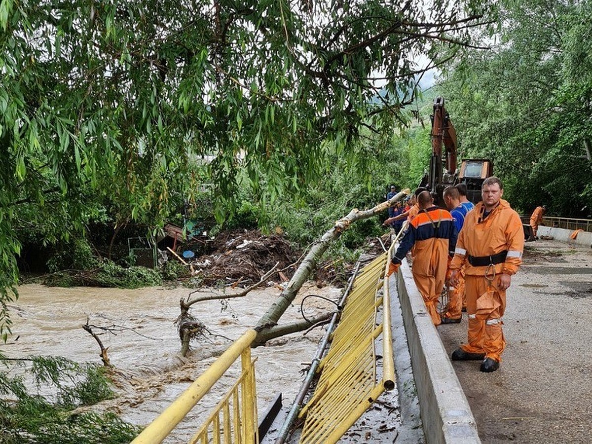 Как топило Крым: Бахчисарай и Ялта ушли под воду во время дождя - KP.RU