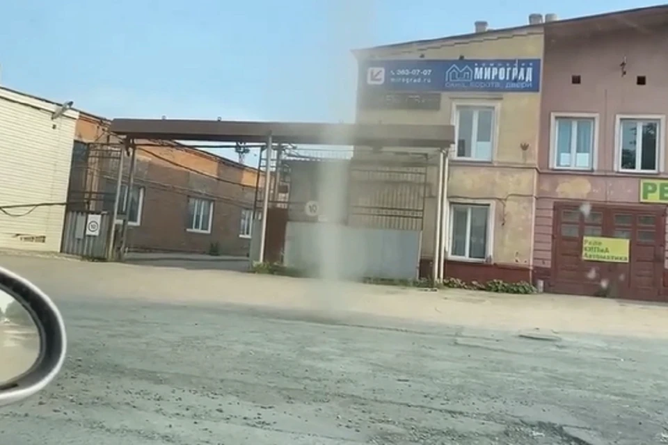 Он запечатлел необычное явление на улице Мира. Фото: стоп-кадр.