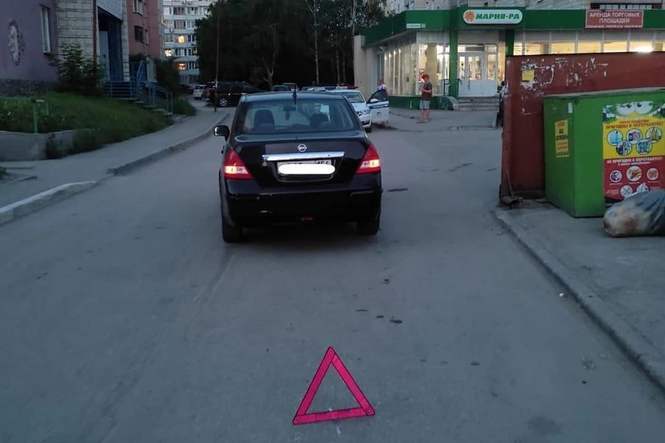 Иномарка сбила во дворе дома мальчика на самокате. Фото: ГИБДД по Новосибирску