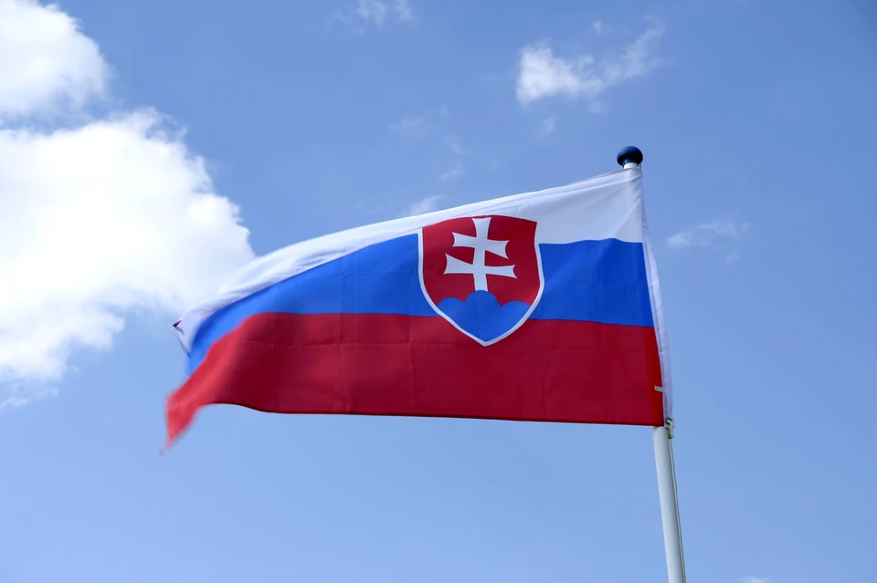Власти Словакии начнут признавать зарубежные справки о вакцинации от коронавируса
