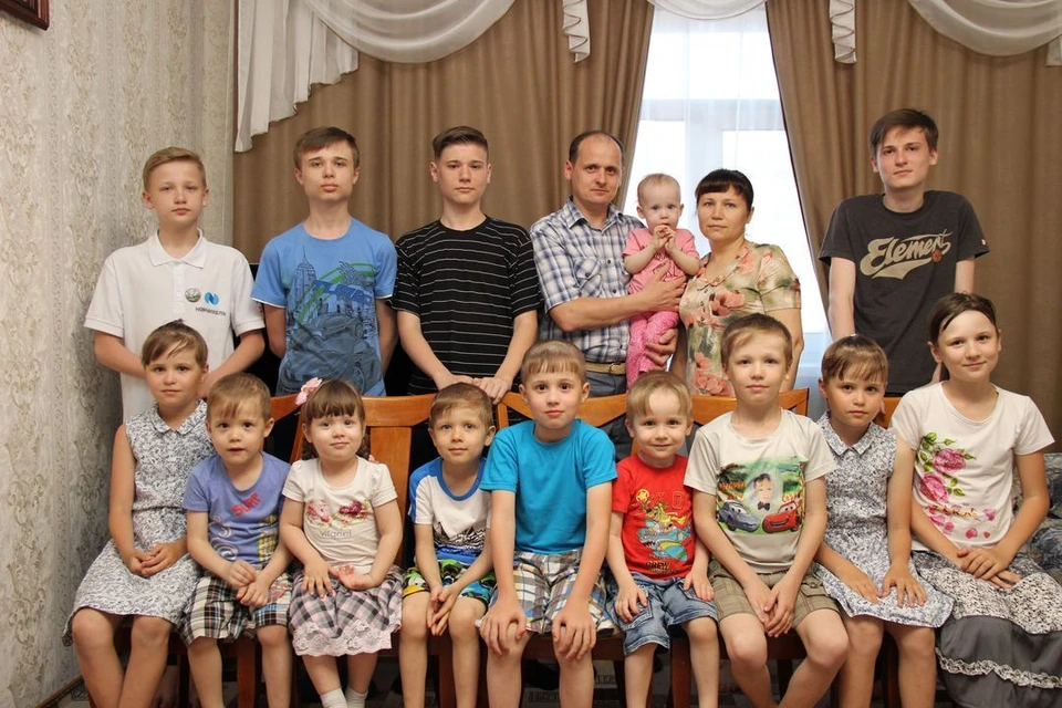 Эта семья даже больше, чем футбольная команда! Фото: Предоставлено пресс-службой ГУ МЧС по Новосибирской области.