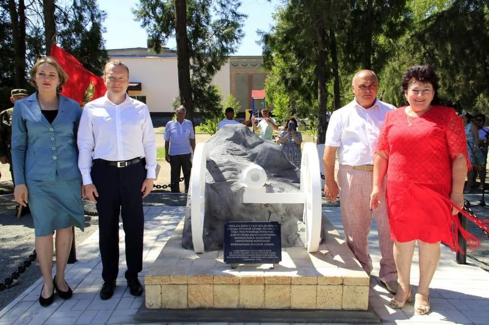 Депутат ГД от Крыма Константин Бахарев на открытии памятника. Фото: пресс-служба депутата.