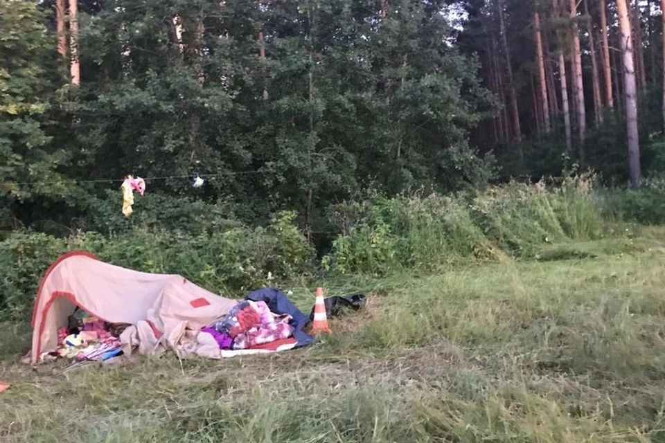 Девочку, на которую в палатке наехал кроссовер, перевели из реанимации. Фото: ГУ МВД по НСО