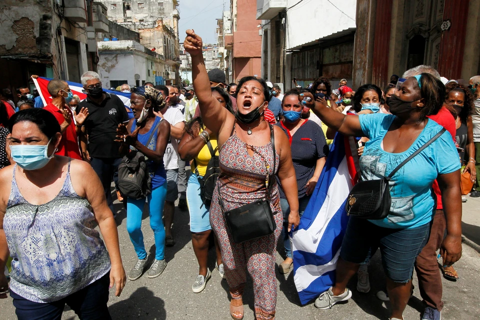 Кубинцы вышли на улицы, недовольные ограничениями карантина.