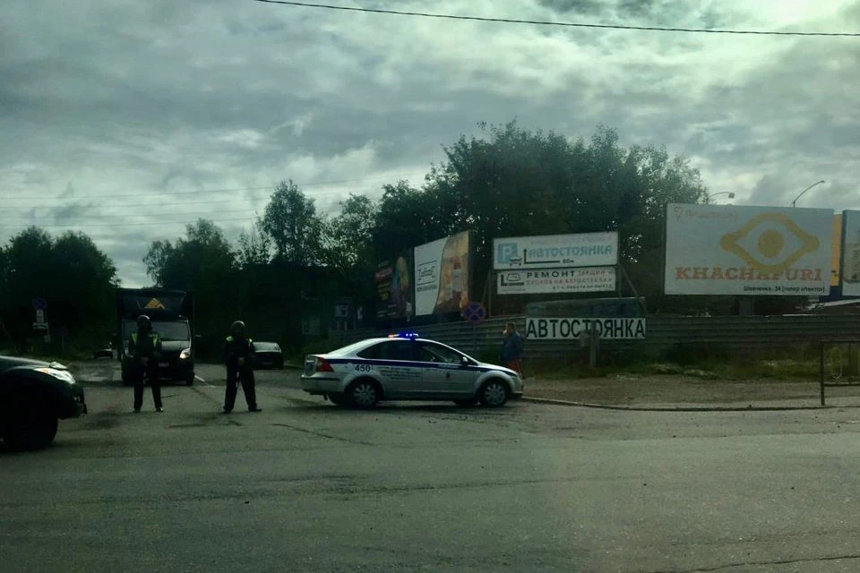 На место происшествия стянуты спецслужбы. Фото: vk.com/murmanskgroup