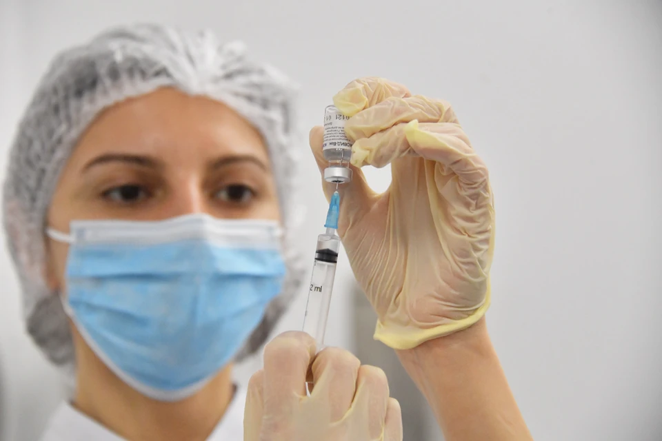 Дальневосточные регионы России получат вакцину от COVID-19 в приоритетном порядке.