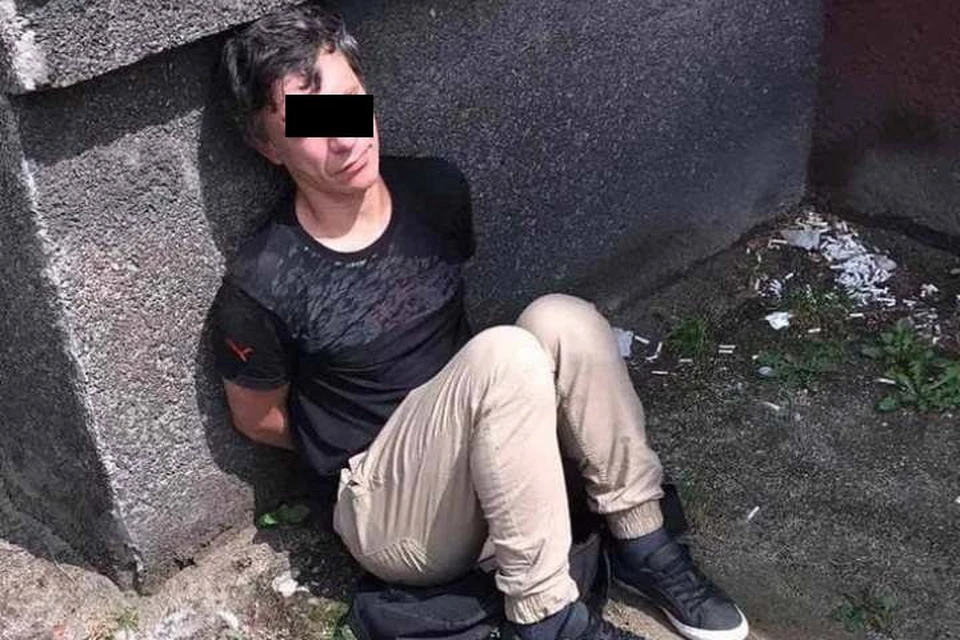 Связанный скотчем вор покорно дожидался прибытия наряда ППС.