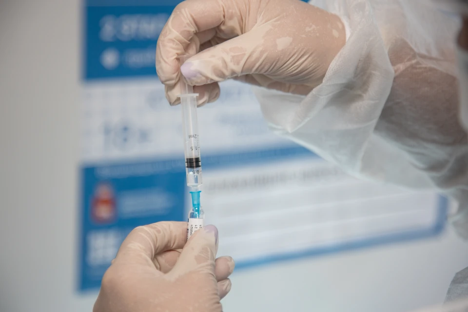 На Новошахтинском заводе нефтепродуктов вакцинацию прошли уже 800 человек