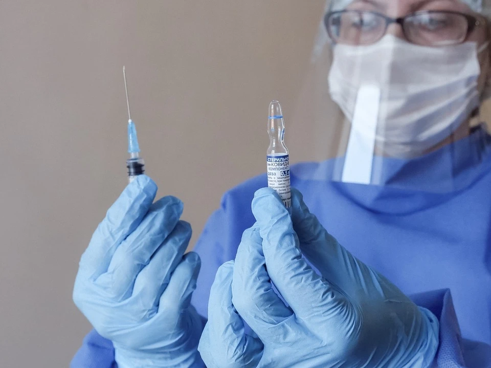 В случае введения обязательной вакцинации, отказавшихся сотрудников будут отстранять от работы