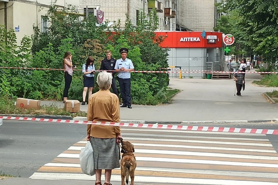 Часть улицы Дзержинского в Рязани на перекрестке с улицей Ленинского Комсомола оцепили в районе полудня 21 июля.