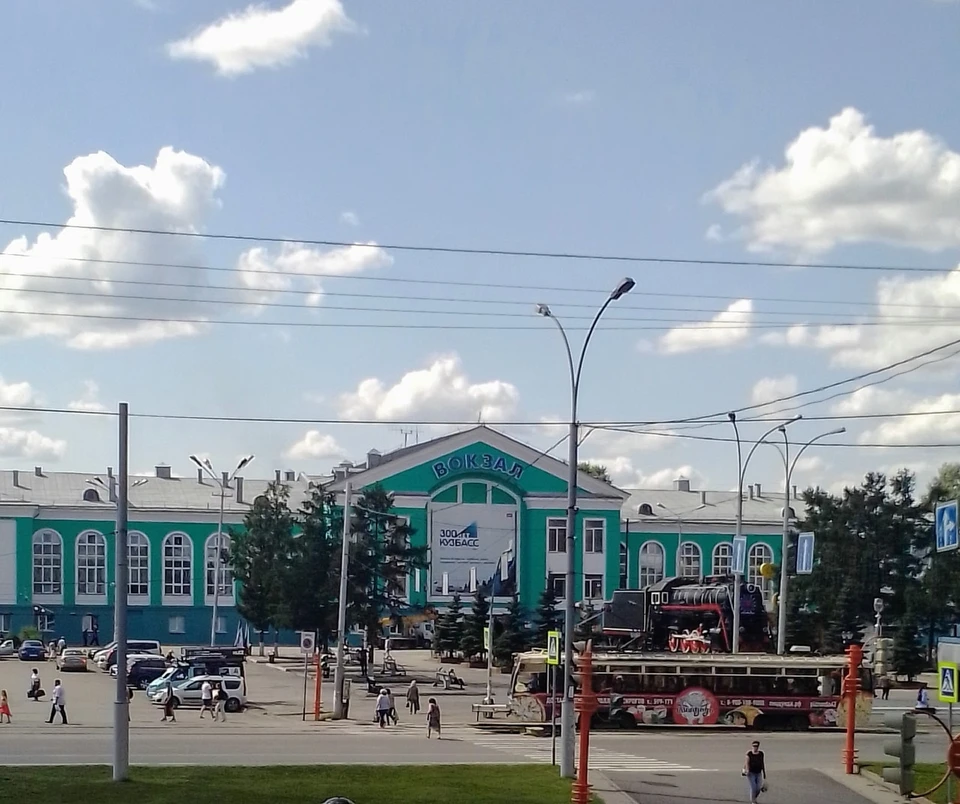 В Кемерове жители обеспокоены пропажей часов со здания вокзала. Фото: ВКонтакте/inc_kuzbass.