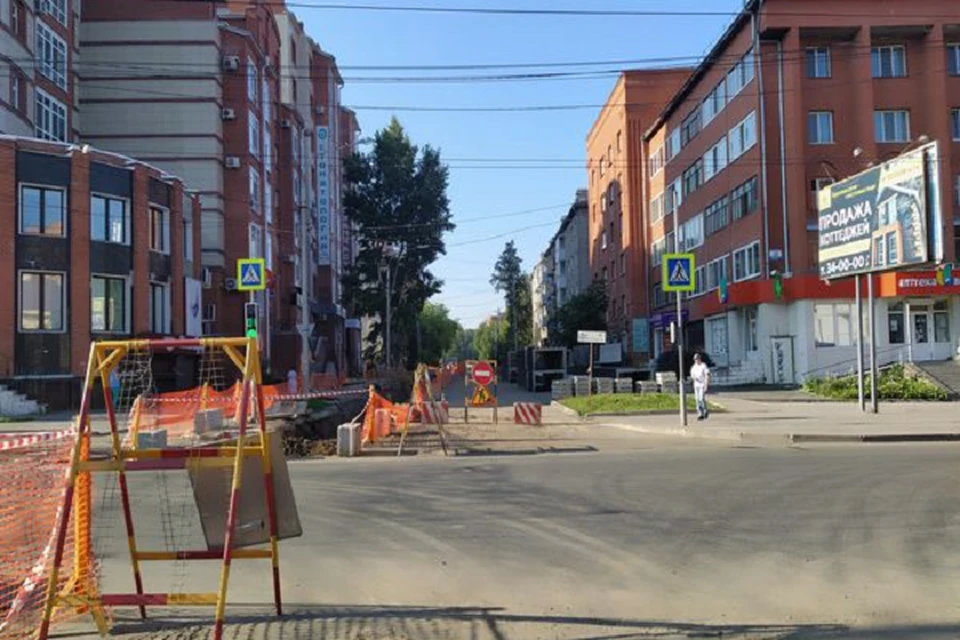 Завершить ремонт и открыть полноценное движение автомобилей коммунальщики "ТомскРТС" обязаны к 15 часам 25 июля. Фото: сайт администрации Томска.