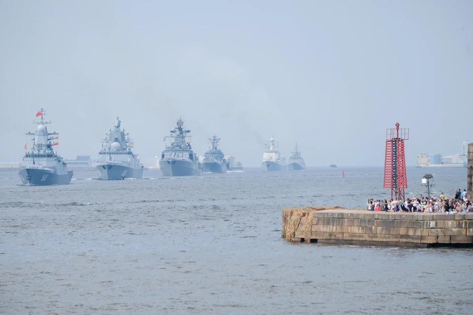 В День ВМФ в Кронштадте прогремит салют.