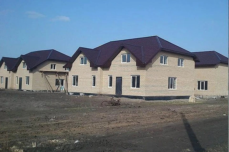 Люди продали единственное жилье в городе, чтобы купить квартиры в таунхаусе за Волгой, а теперь эти дома их вынуждают сносить. Фото: Архив "КП".