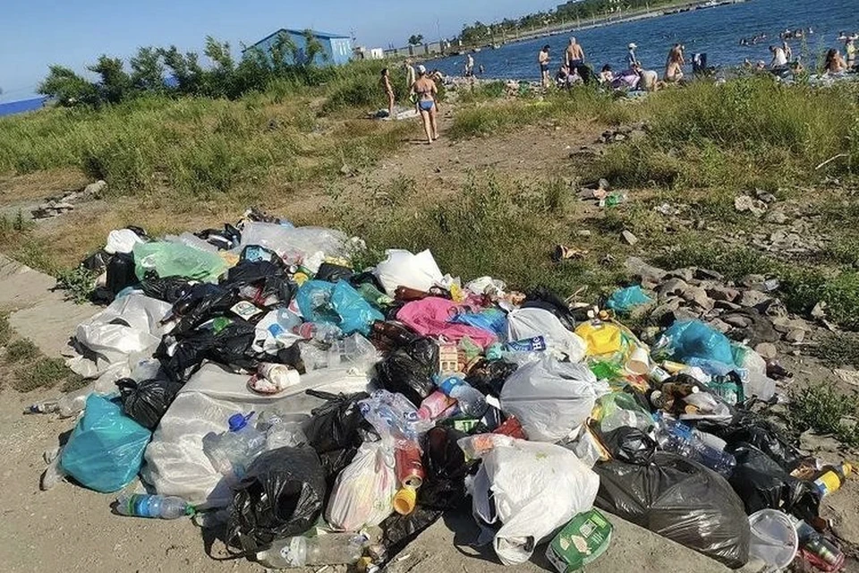 Когда вывезут кучи отходов, неизвестно