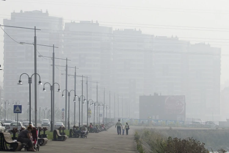 Пелена от дыма лесных пожаров в Якутии накрыла Иркутск