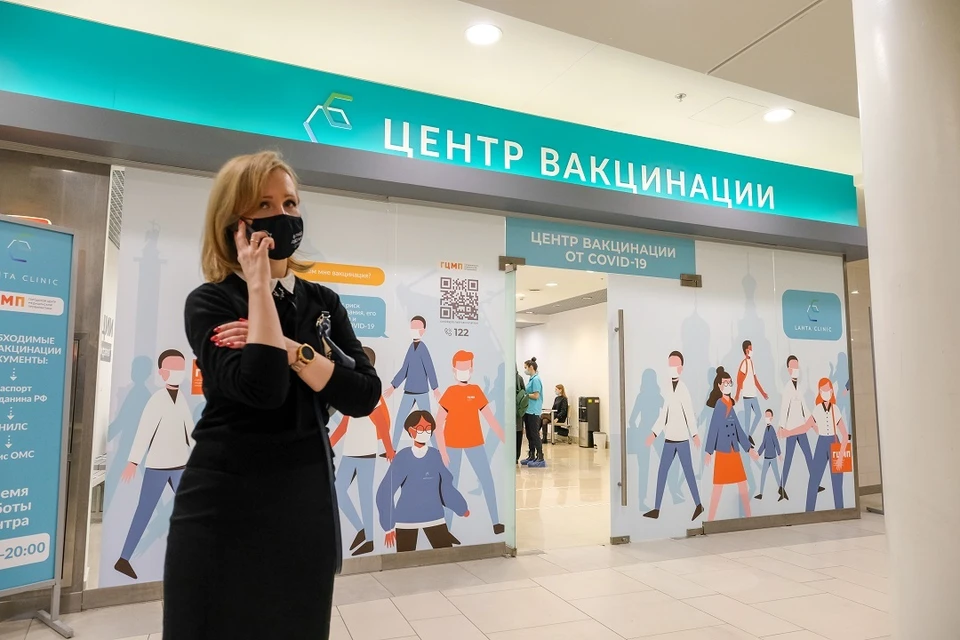 Ужесточать карантинные ограничения пока не планируют, но темпы вакцинации снижать нельзя.