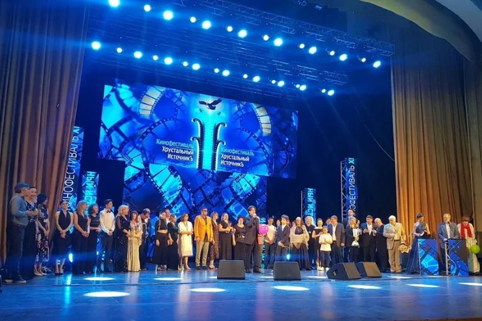 На закрытии фестиваля появилось огромное количество звезд. Фото: Оксана ЛОГВИНОВА