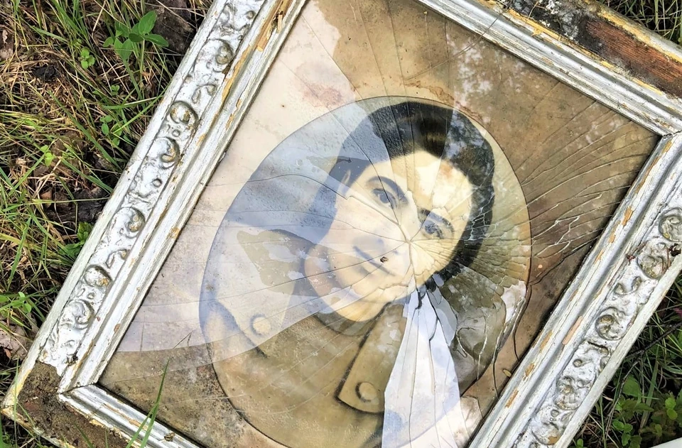 Под Тюменью на стихийной свалке обнаружили старинные фотографии. Фото - "ТЭО".