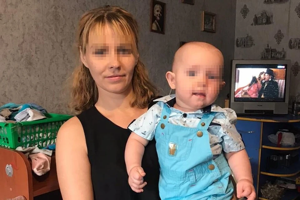 Женщина пыталась убежать, чтобы у нее не изъяли ребенка. Фото: соцсети.