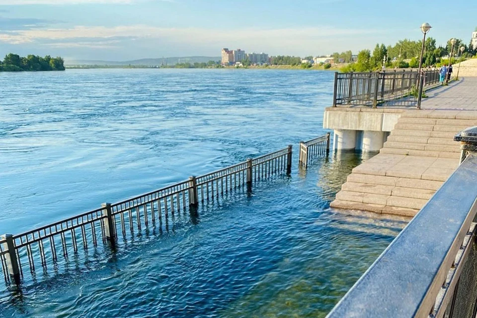 Почему на Байкале много воды, а в Иркутске подтопило набережные, низины и острова. Фото: Ксения Каурова