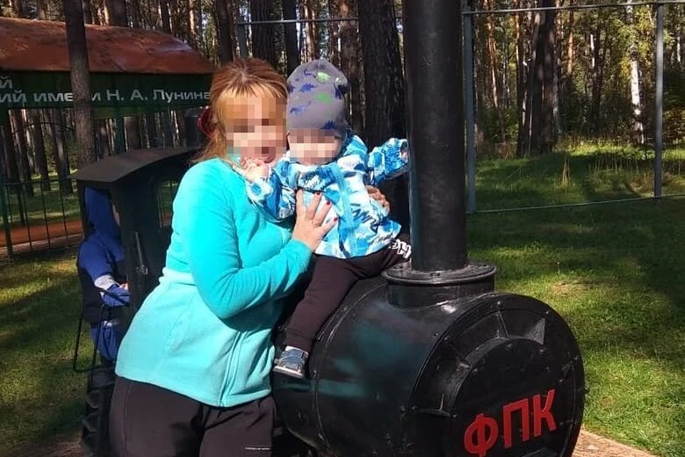 Мать ребенка сейчас объясняется с полицейскими. Фото: соцсети.