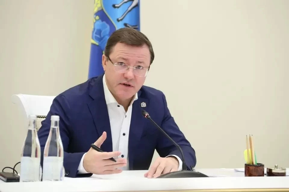 Губернатор Самарской области Дмитрий Азаров встретился с молодыми активистами региона. Фото: правительство Самарской области.