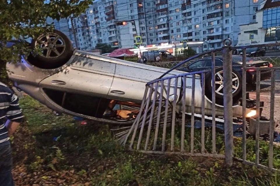 Авария случилась вечером 7 августа. ФОТО: группа "Подслушано в Ярославле" ВКонтакте